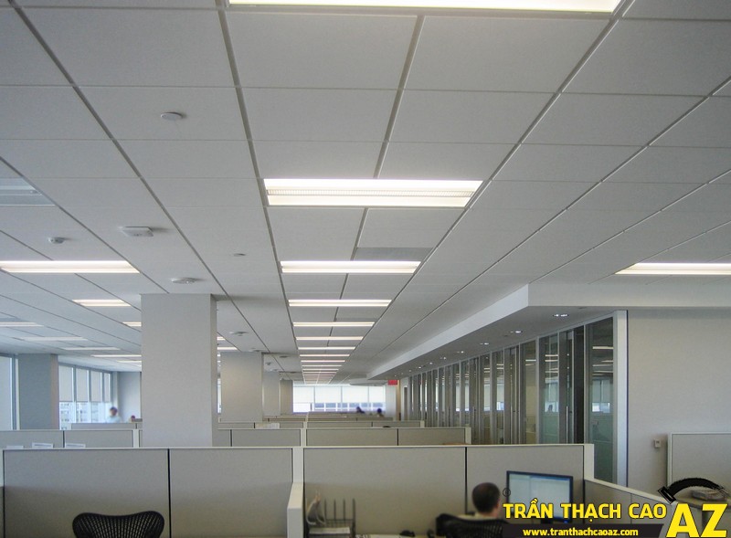 Trần thạch cao văn phòng, nên chọn loại trần nổi để tiết kiệm chi phí, dễ dàng sửa chữa