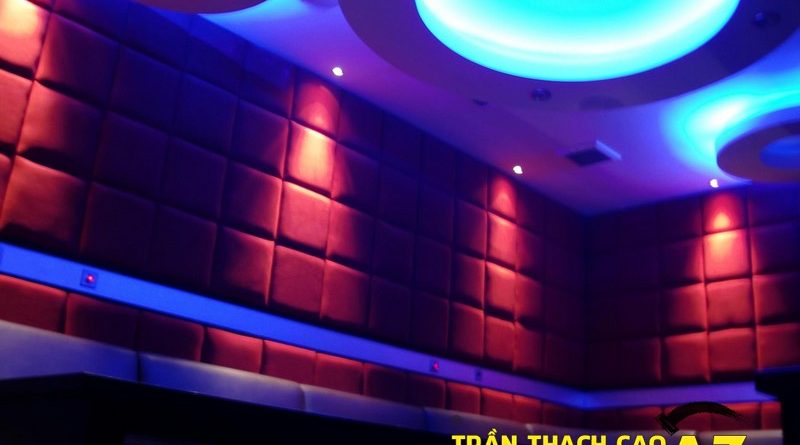 Không gian phòng hát đa sắc màu nhờ tạo hình trần thạch cao karaoke