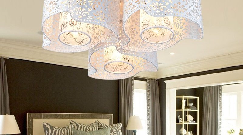 Mẫu đèn chùm trần thạch cao đẹp độc đáo dành riêng cho trần đơn giản