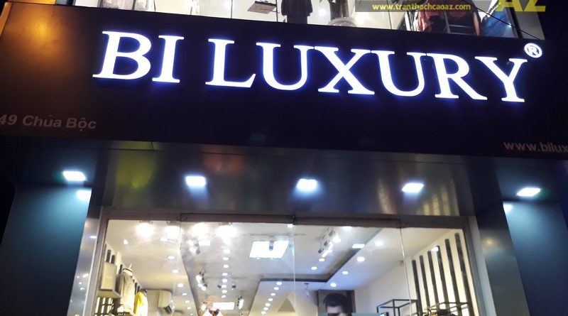 Mát nhãn trước thiết kế trần thạch cao của cửa hàng thời trang Bi Luxury, 49 Chùa Bộc