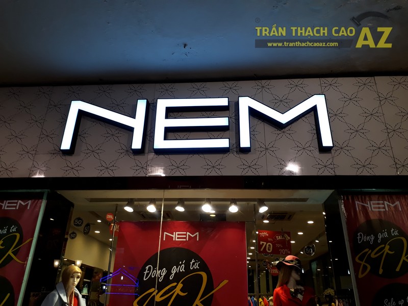 Thời trang NEM hiện đại, sang chảnh với tạo hình trần thạch cao shop đẹp tại Royal City - 06