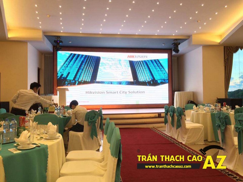 Ngắm thiết kế trần thạch cao đẹp trong không gian trung tâm tổ chức hội nghị tại Hà Nội