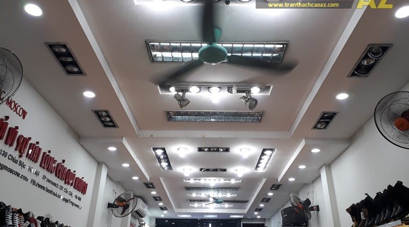 Shop giày Tùng Moscow hút khách nhờ thiết kế trần thạch cao đẹp ấn tượng tại 139 Chùa Bộc