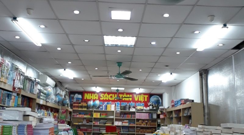 Tạo hình trần thạch cao nổi đẹp của nhà sách Tân Việt, số 7, Đinh Lễ