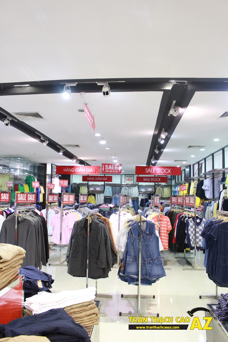 Thi công trần thạch cao cho cửa hàng thời trang tại trung tâm thương mại Royal City