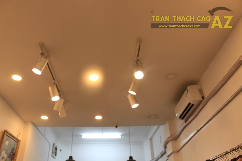 Trần thạch cao cho cửa hàng thời trang RED shop