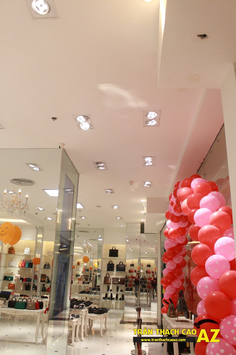 Trần thạch cao showroom Lemino trung tâm thương mại Royal City