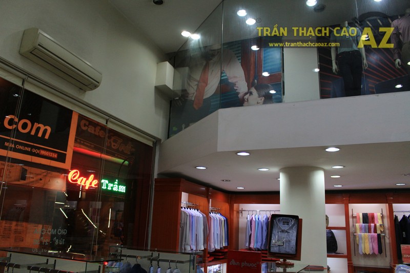 "Soi" mẫu trần thạch cao độc đáo của cửa hàng thời trang An Phước 132 Thái Hà