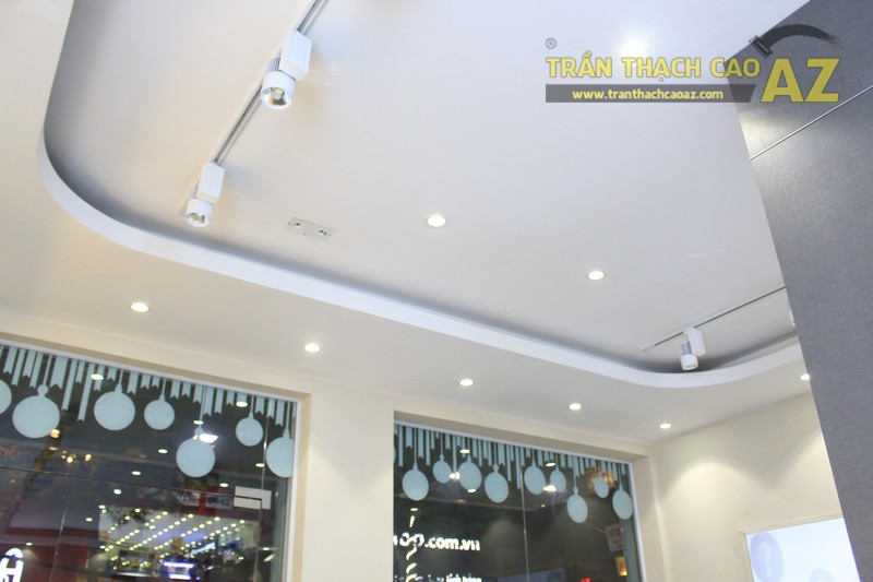 Trần thạch cao giật cấp hiện đại kết hợp đèn led rọi tại cửa hàng điện thoại 98 Thái Hà