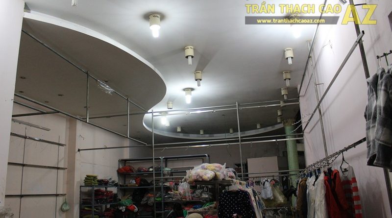 Tạo hình trần thạch cao giật cấp đẹp sáng của shop Thời trang xuất khẩu, số 333 Giảng Võ