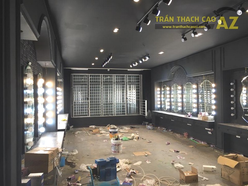 Làm trần thạch cao màu đen cá tính cho salon tóc Hoàng Oanh, Cầu giấy, Hà Nội - 03 Làm trần thạch cao màu đen cá tính cho salon tóc Hoàng Oanh, Cầu giấy, Hà Nội - 03